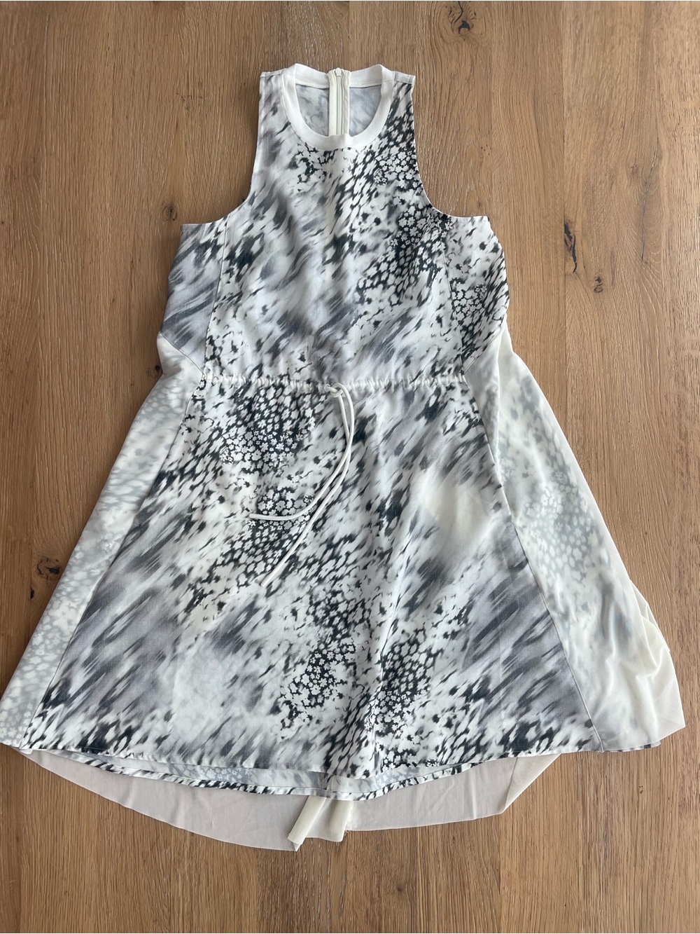 lululemon athletica White & Gray Printed Sleeveless Drawstring Mini Dress